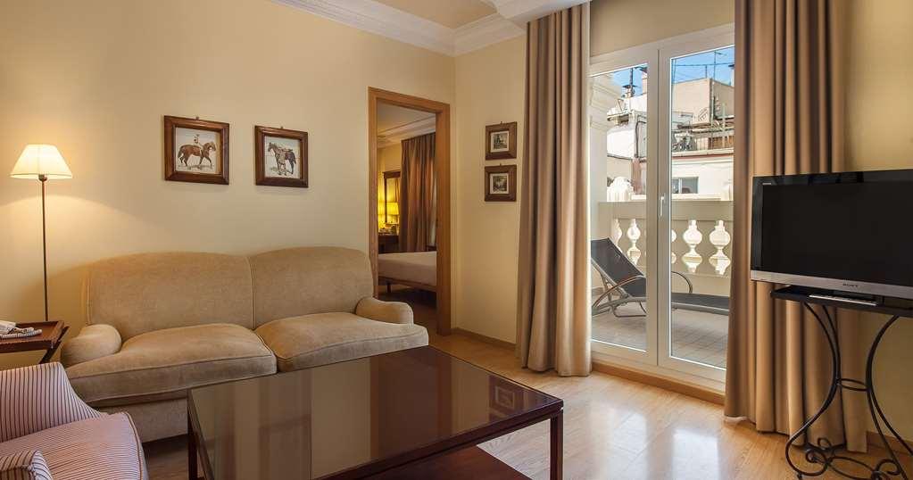 Melia Plaza Hotel 4*